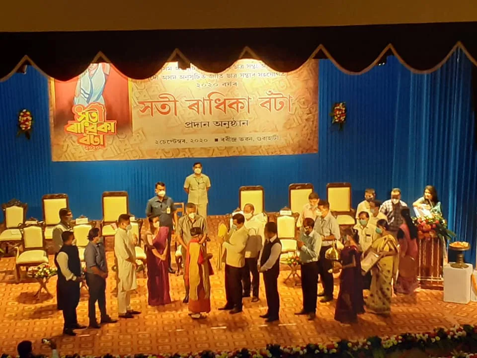 সতী ৰাধিকা চৰকাৰী বঁটাপ্ৰাপক প্ৰথম মহিলা ইভলিনটিচ সাজেম সতী ৰাধিকা চৰকাৰী বঁটাপ্ৰাপক প্ৰথম মহিলা ইভলিনটিচ সাজেম